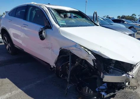 2017 Mercedes-Benz Glc 300 Coupe 4Matic z USA, uszkodzony, nr VIN WDC0J4KB9HF290292